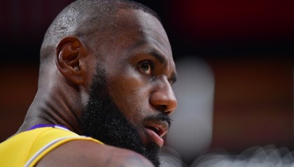 对手教练：詹姆斯太不可思议！我41岁只是执教完背靠背都有点累！