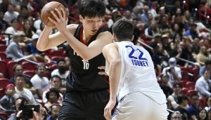 曾令旭：比赛太快了 杨瀚森还需适应 那俩策应传得真漂亮